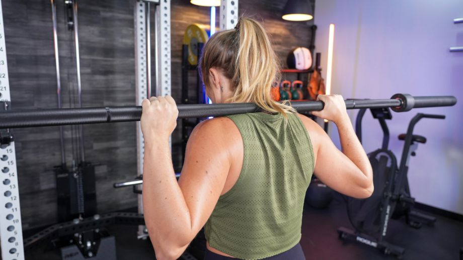 REP Fitness Helios Squat Bar Review (2026): An Affordable Squat Bar for Heavy Lifting