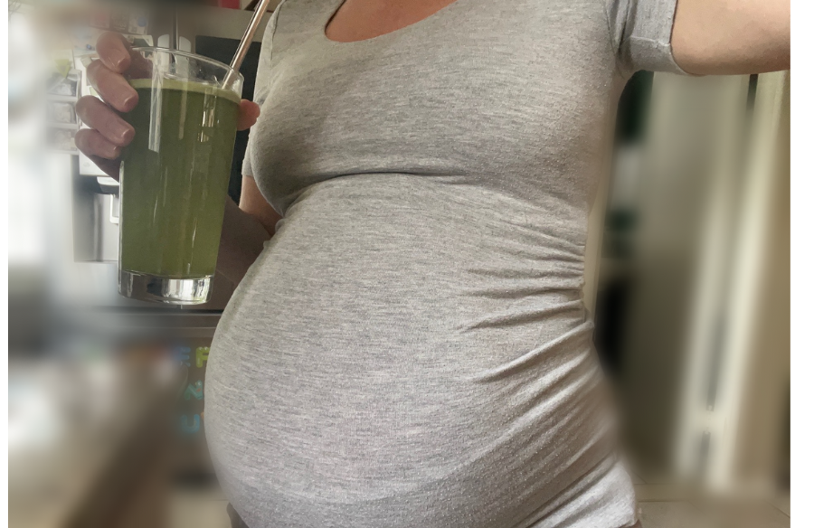 Best Greens Powder for Pregnancy (2026): 9 Options Safe For Mom and Baby